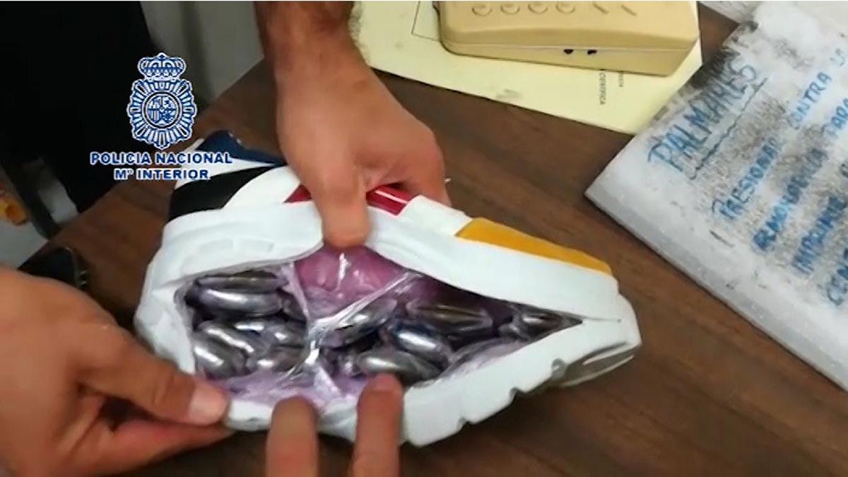 La Policía se incauta de 5 kilos de hachís ocultos en suelas de zapatillas deportivas