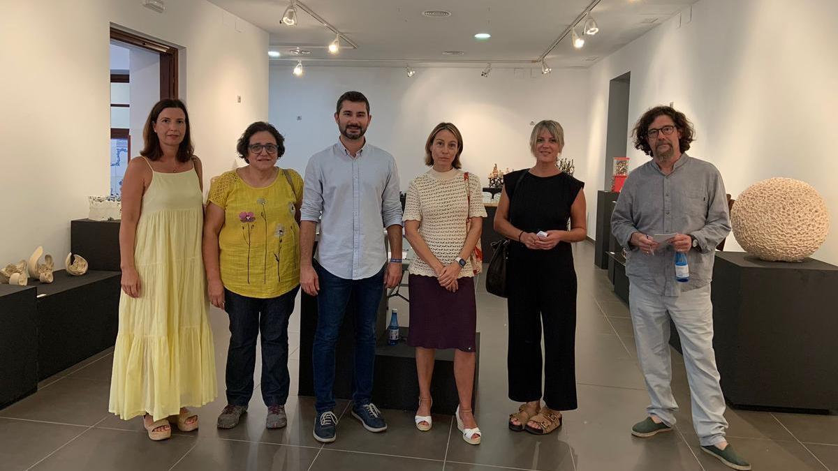 El alcalde, Samuel Falomir, junto a miembros del jurado del 41º Concurso Internacional de l&#039;Alcora-CICA 2022