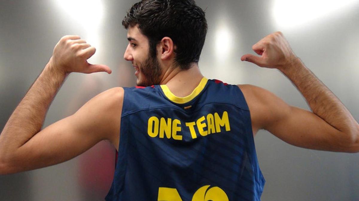 Abrines y el resto de jugadores lucen esta jornada en su camiseta el lema 'One Team', el proyecto solidario de la Euroliga