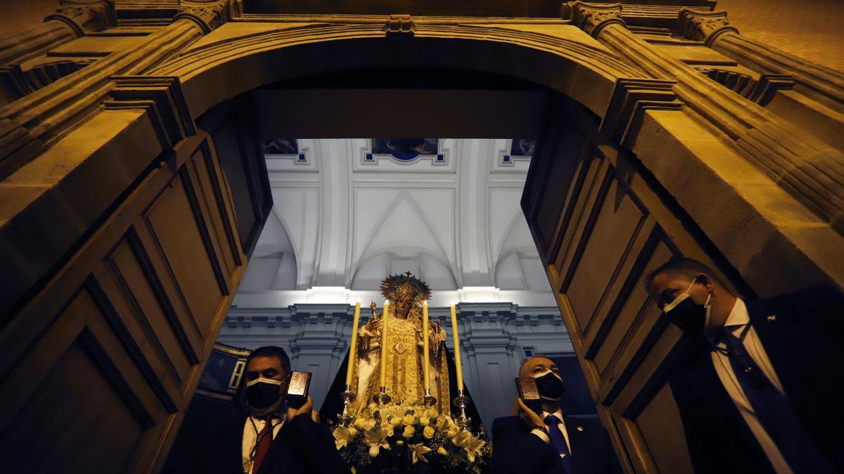 Madrugada de traslados para la veneración 'El Verbo Encarnado' en la Catedral