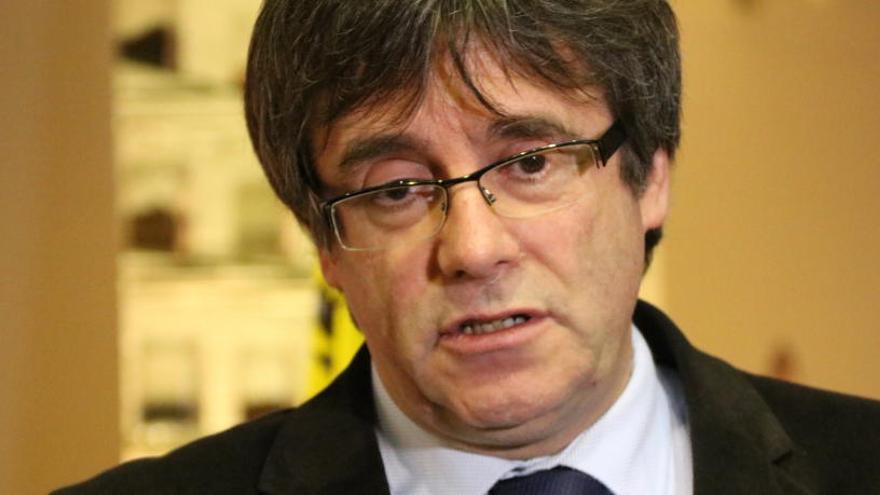 Puigdemont mentre parlava amb els mitjans de comunicació