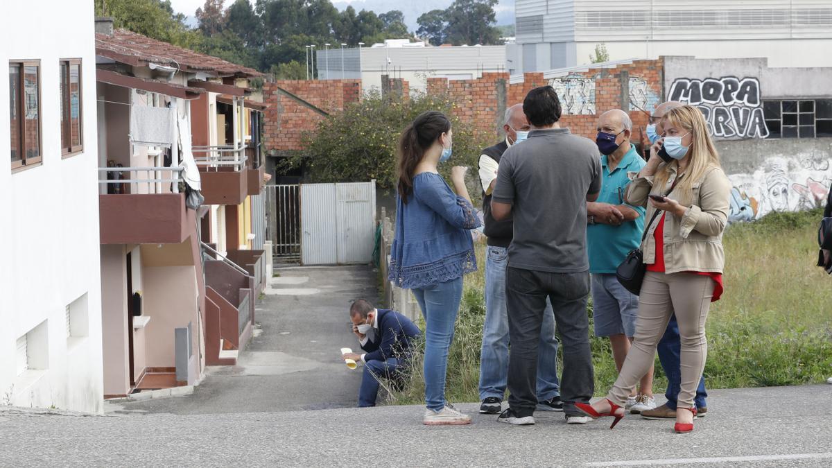 Inmediaciones de la casa esta mañana, a la hora en la que estaba previsto el desalojo.