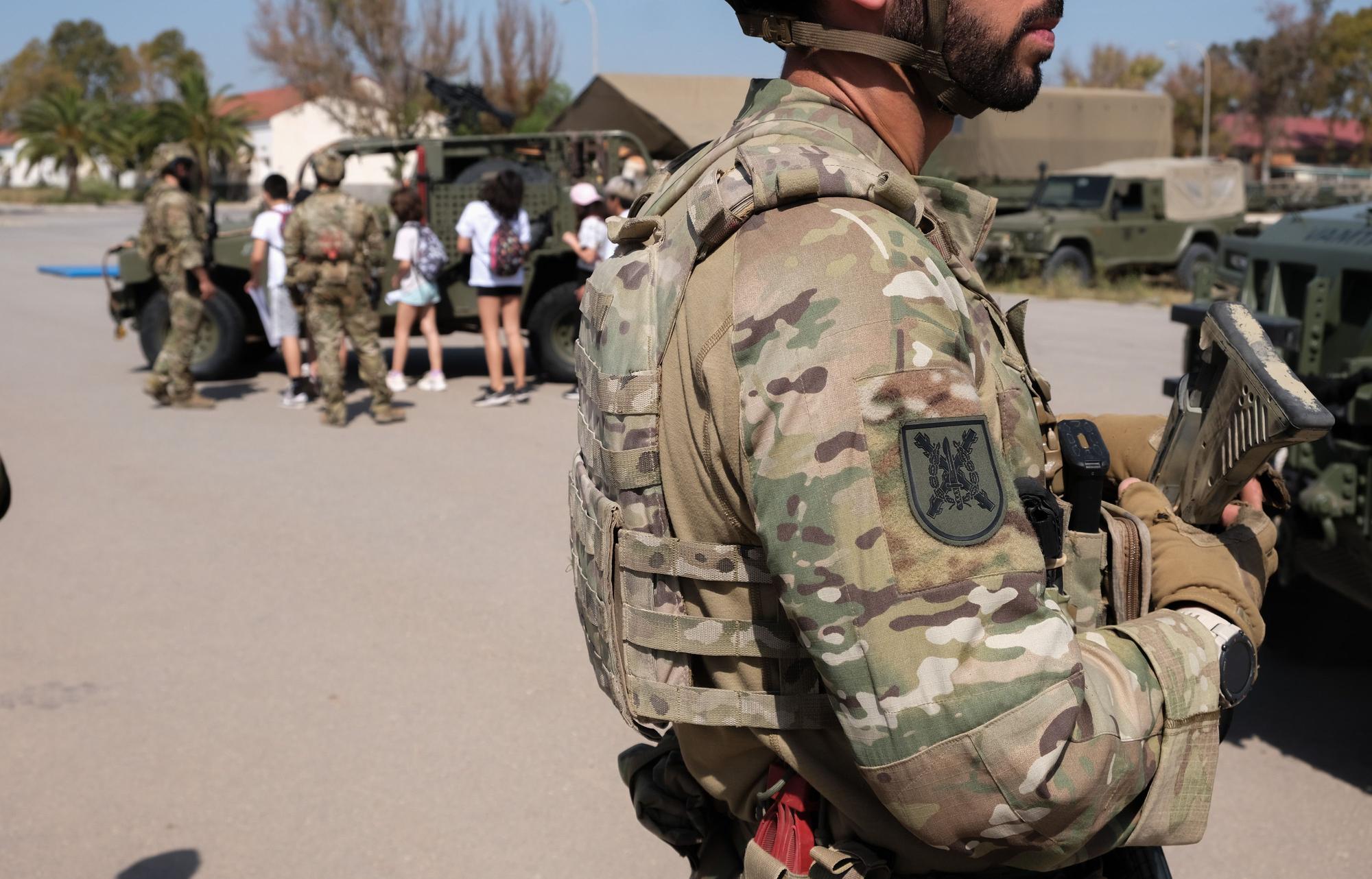 1600 niños de colegios de la provincia visitan la base militar del MOE en Rabasa