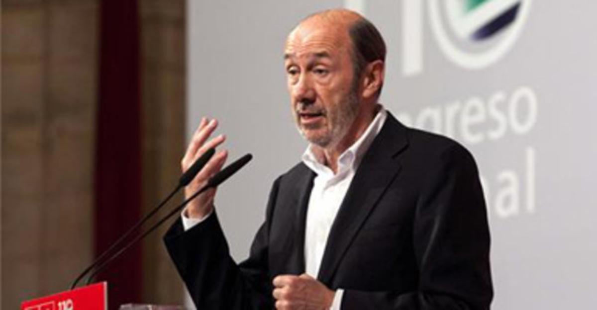Alfredo Pérez Rubalcaba, en la intervenció d’ahir al XI congrés del PSOE extremeny. Alfredo Pérez Rubalcaba, en la intervenció d’ahir al XI congrés del PSOE extremeny.