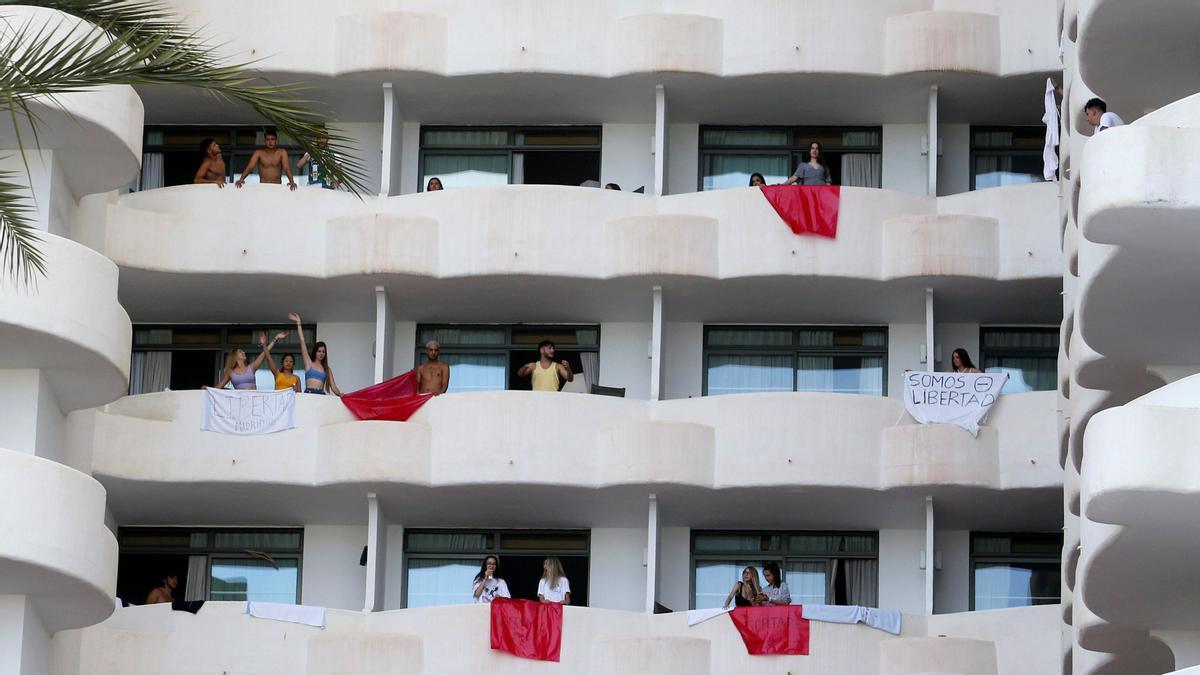 Así se espacaron los dos jóvenes del hotel covid de Palma