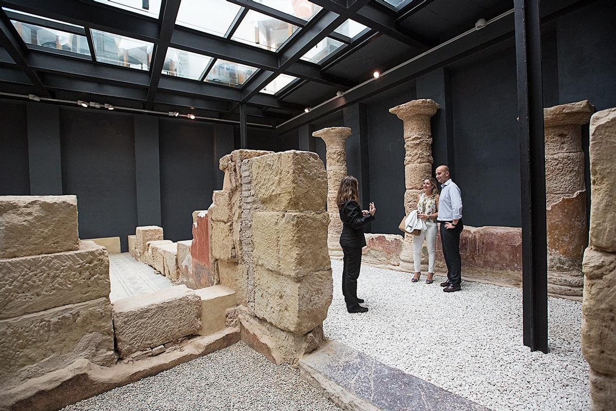 En el Hospes Bailío hay una domus romana en muy buen estado de conservación.