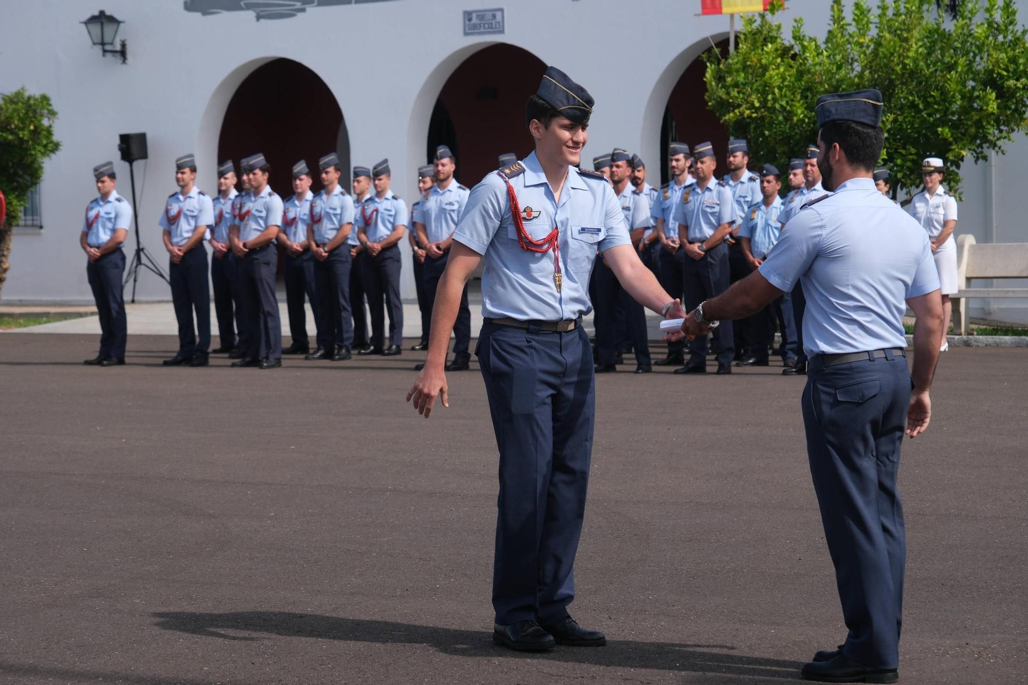 11 nuevos pilotos de caza finalizan su formación en la Base Aérea de Talavera la Real