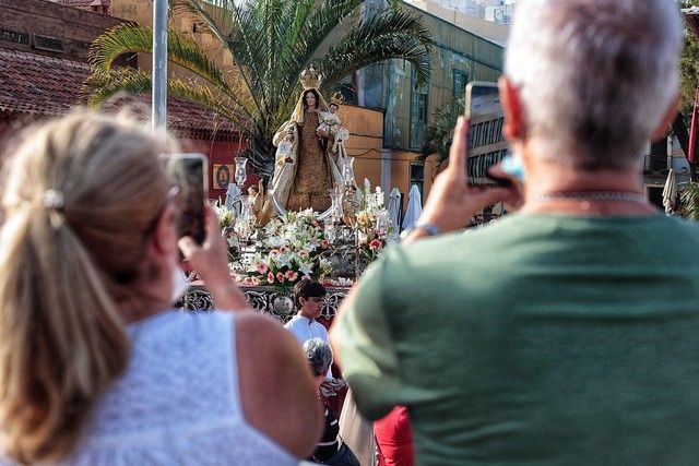 Embarcación de la Virgen del Carmen en el Puerto de Santa Cruz de Tenerife, julio 2022