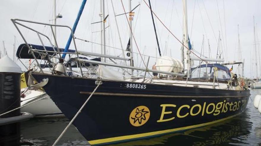 Un velero para limpiar el fondo marino