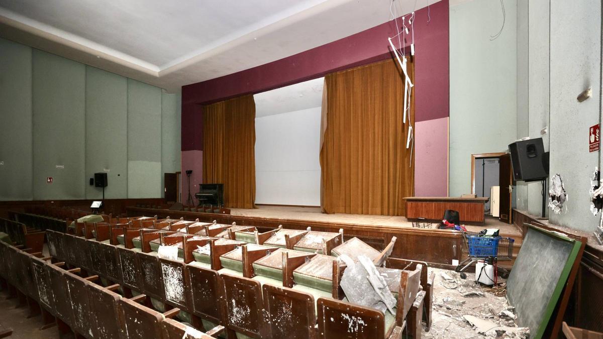 El salón de actos del colegio Gesta, más cerca de reabrir tras años cerrado