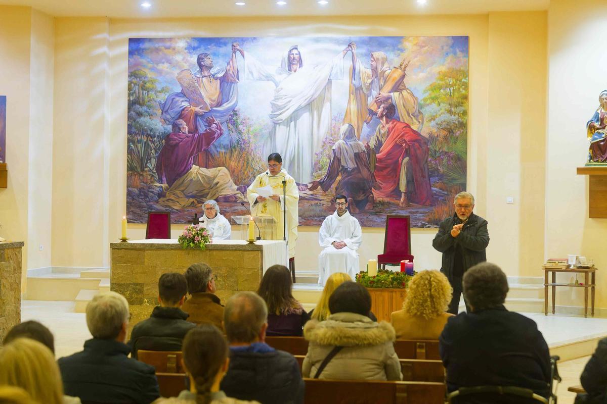 Momento de la misa adaptada a las personas sordas en la iglesia de El Salvador.