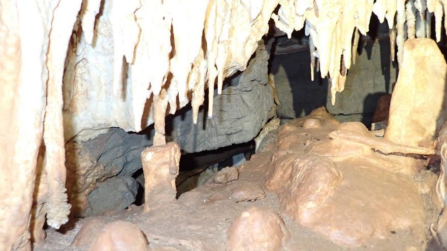 Explora la cueva que escondía el último descubrimiento arqueológico de Castellón