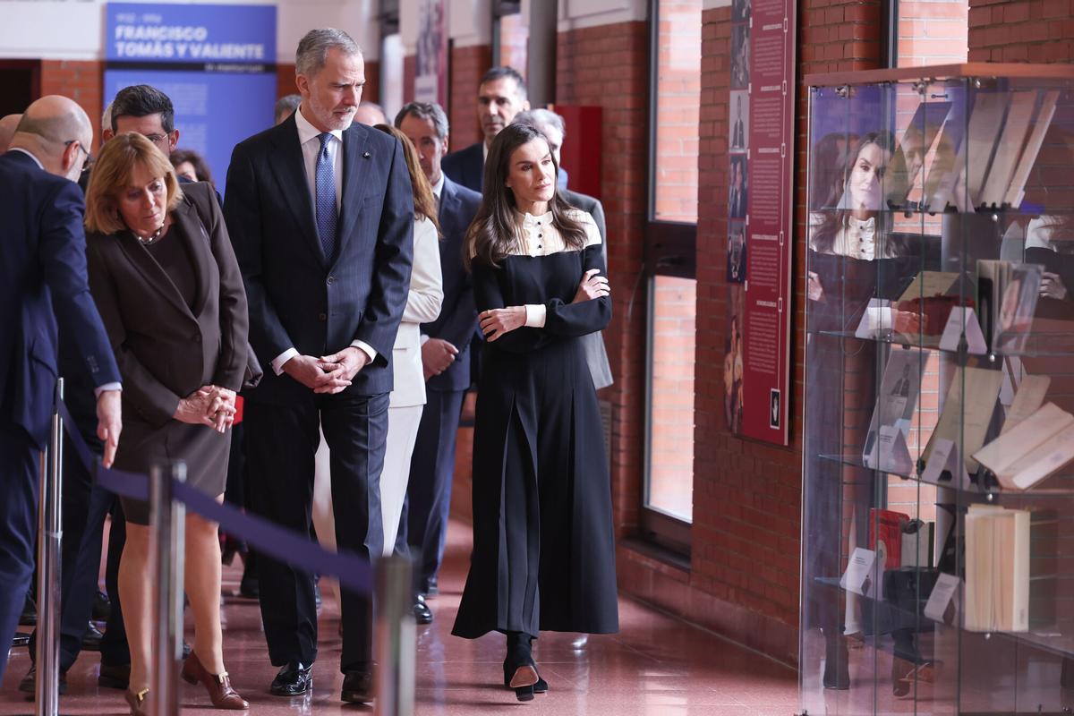 El rey Felipe VI y la reina Letizia presiden el homenaje a Francisco Tomás y Valiente en la facultad de Derecho de la Universidad Autónoma de Madrid.
