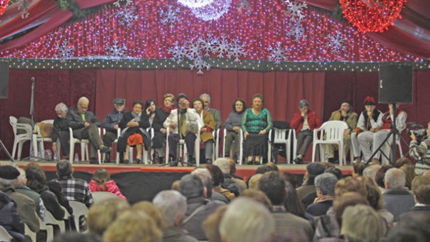 Varios centenares de personas siguen la ´xacotada´ ayer en Vara de Rey.