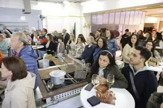 El "pata negra" del atún desembarca en Gijón de la mano de Alimerka y María Lo, en imágenes