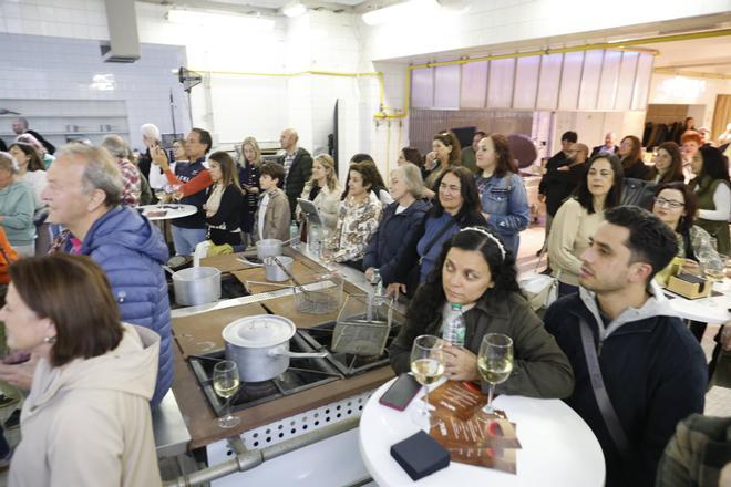 El "pata negra" del atún desembarca en Gijón de la mano de Alimerka y María Lo, en imágenes