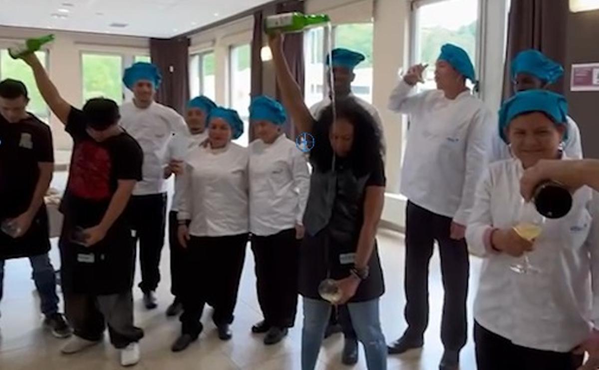 Asistentes al primer curso de escanciadores profesionales de Otea