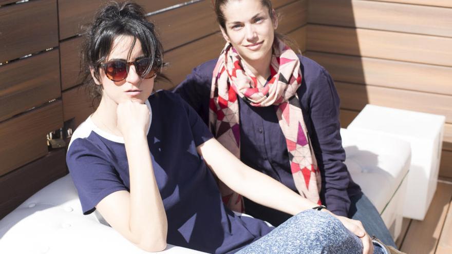 La directora de la película 'Todos están muertos' Beatriz Sanchis y la actriz Miriam Zamora.