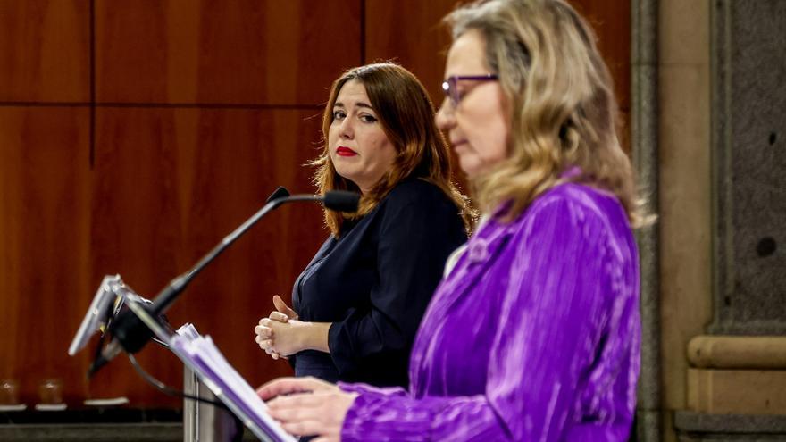 La secretària d'estat d'Igualtat i contra la Violència de Gènere, Ángela Rodríguez Pam, i la delegada del Govern central contra la Violència de Gènere, Victoria Rosell