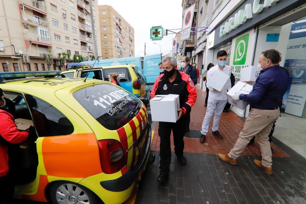 Reparto de mascarillas en Barriomar