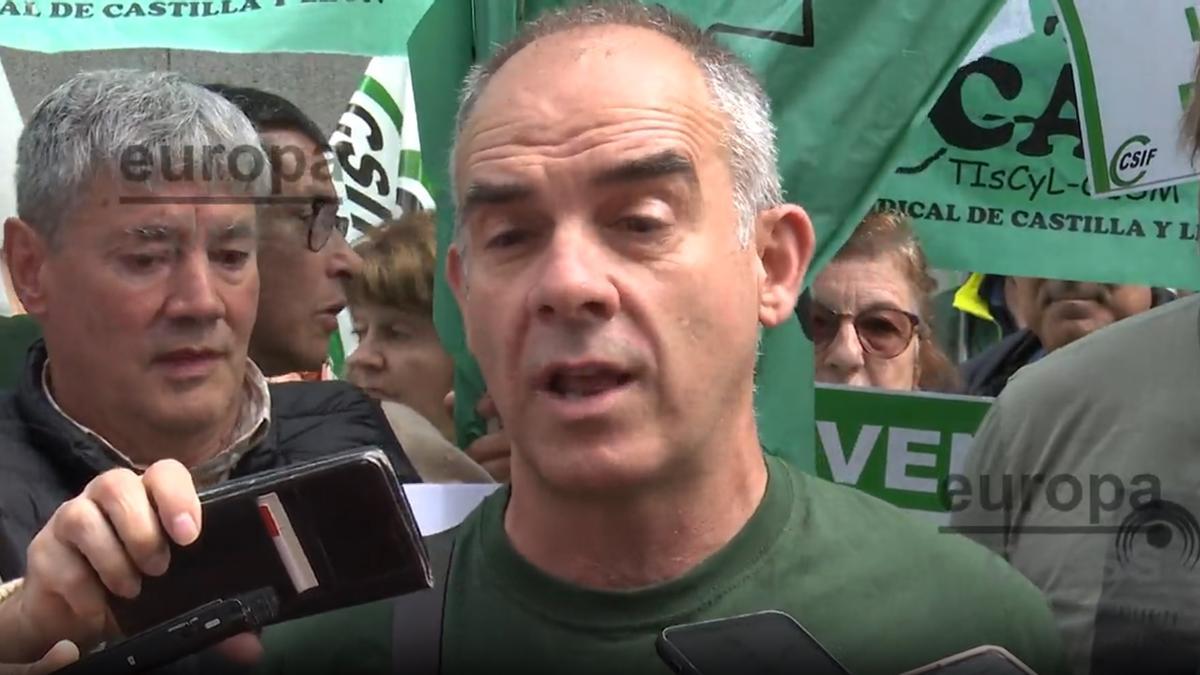 Protesta de los trabajadores del operativo contra incendios forestales.