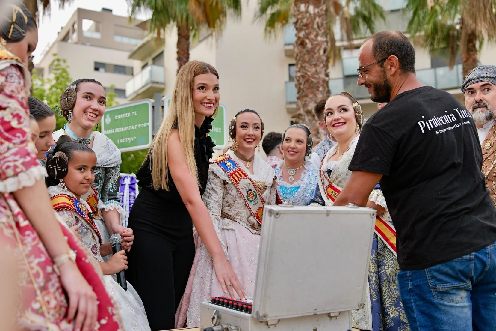 Benicalap celebra San Juan con la Macromascletà