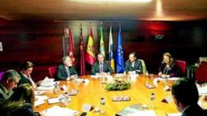 Los presidentes de los parlamentos españoles se citan en Mérida en 2010