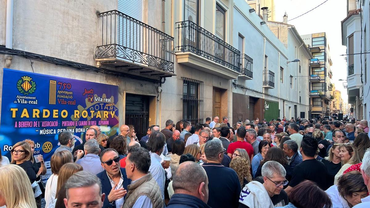 Galería: El tardeo solidario del Rotary Club llena la calle en Vila-real