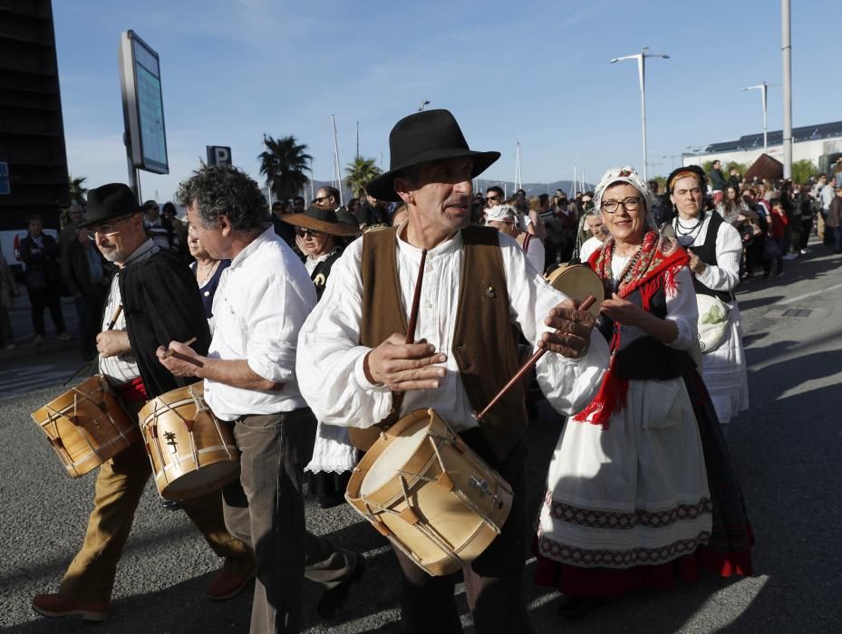 La representación de la Reconquista de Vigo vuelve a abarrotar las calles del Casco Vello de miles de vigueses