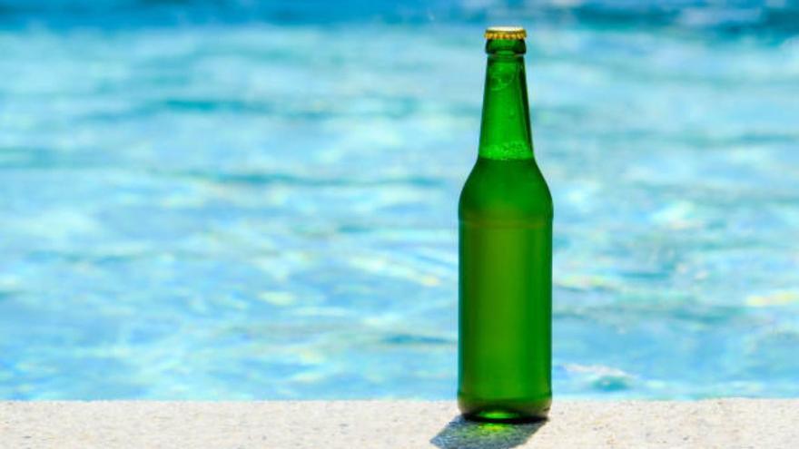 El truco definitivo para enfriar los refrescos y cervezas en la playa o la piscina en sólo 5 minutos