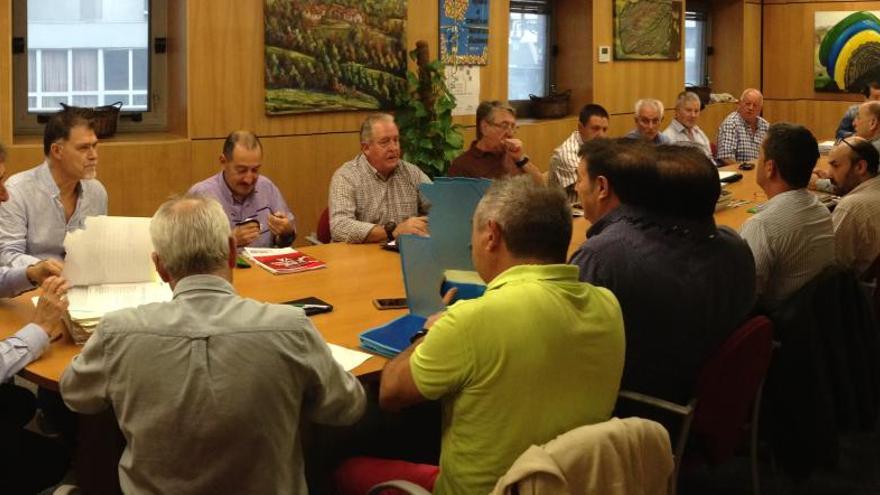 Los integrantes de la comisión, esta mañana, reunidos en la sede del Montepío, en Oviedo