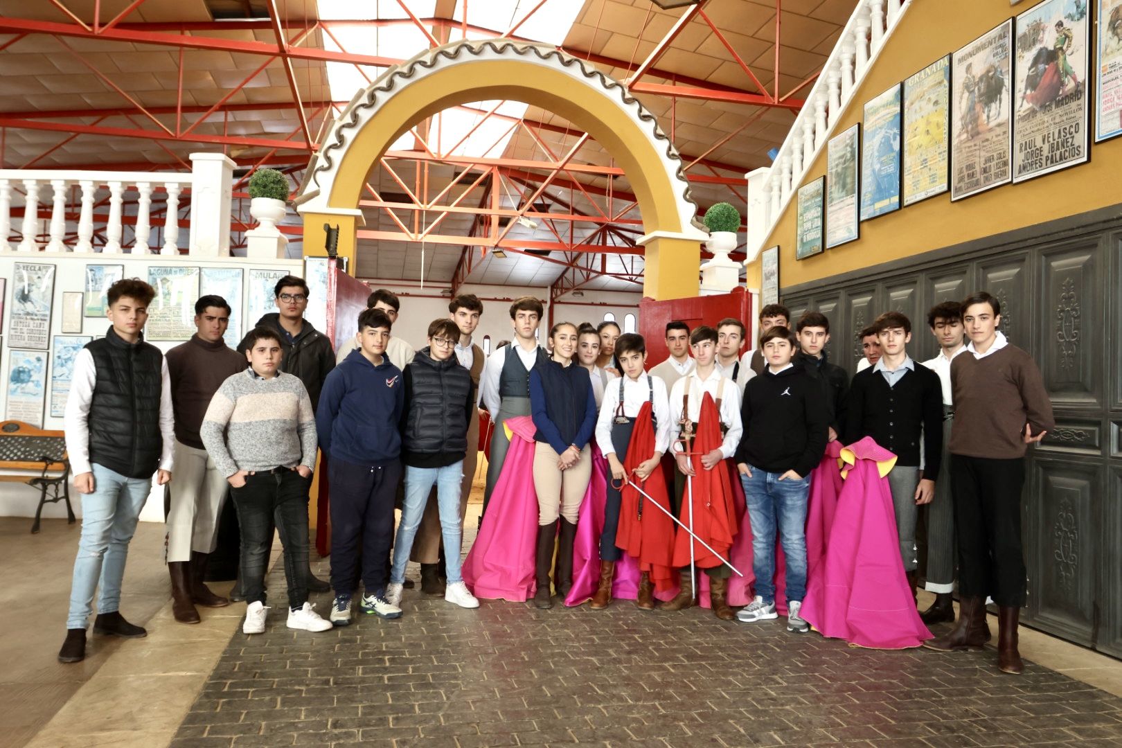 La Escuela Taurina de Alicante inicia el curso en la Ganadería de Nazario Ibáñez