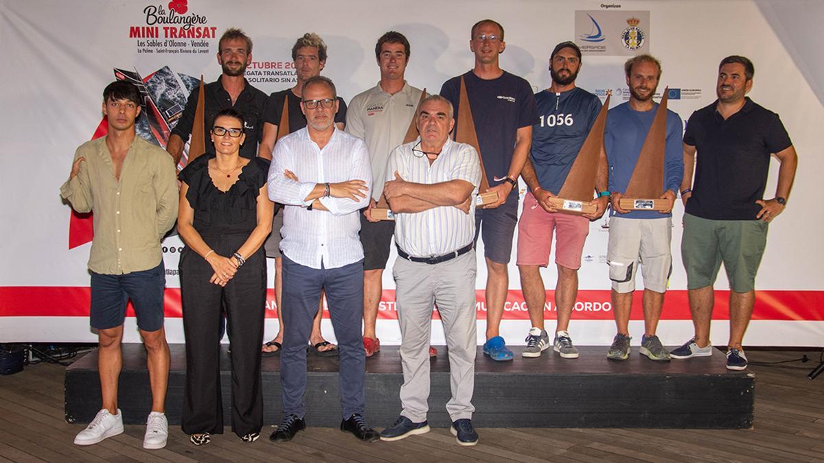 Autoridades, organización y ganadores de la primera etapa de la regata la Boulangère Mini Transat 2023