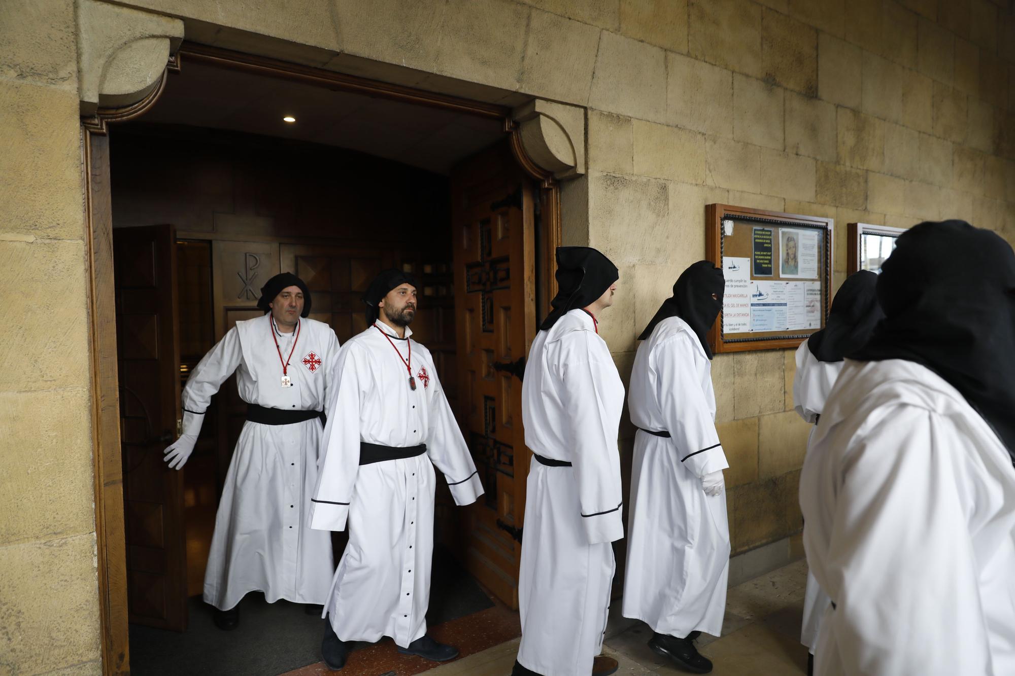 En imágenes: La procesión del Viernes Santo en Gijón