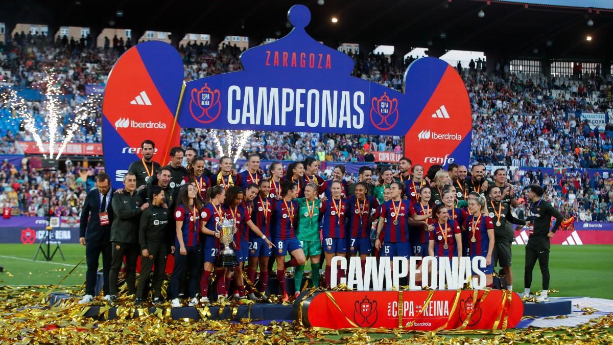 Las jugadoras del Barcelona celebran la victoria ante la Real Sociedad en la final de la Copa de la Reina 2023/24