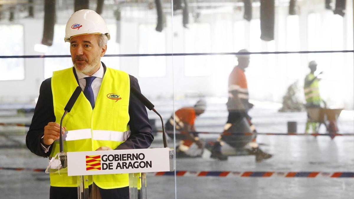 El presidente de Aragón, Jorge Azcón, este viernes en su visita al nuevo Centro de Emergencias.