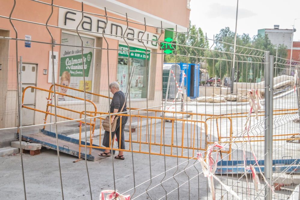 Las obras de restauración del conjunto hidráulico del puente de Carlos III están paralizadas desde hace semanas. El Ayuntamiento amplió el plazo de terminaci pero parece que ahora va a rescindir el co