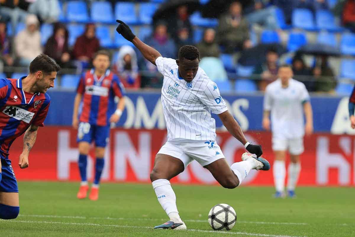 Bil busca un remate ante el Huesca