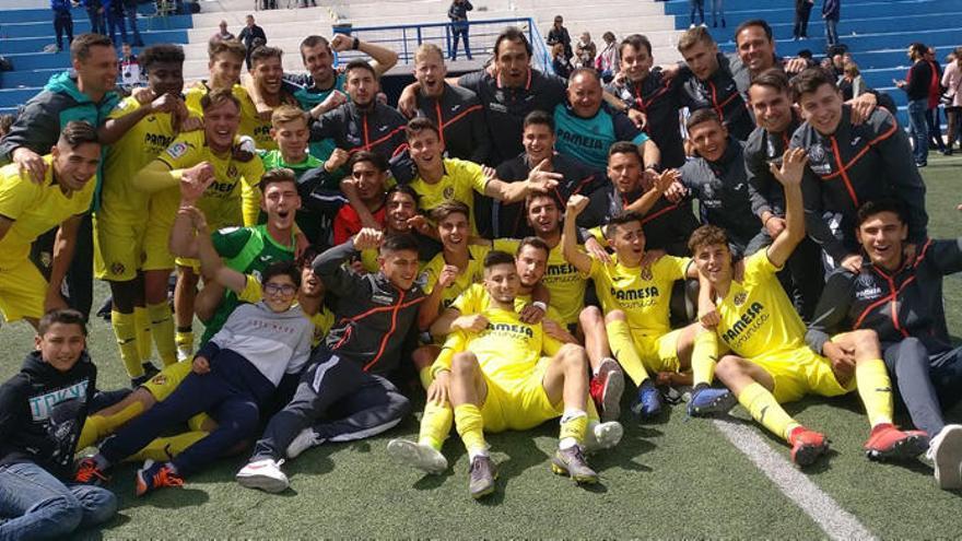 Los amarillos celebrando el título en Lorca.