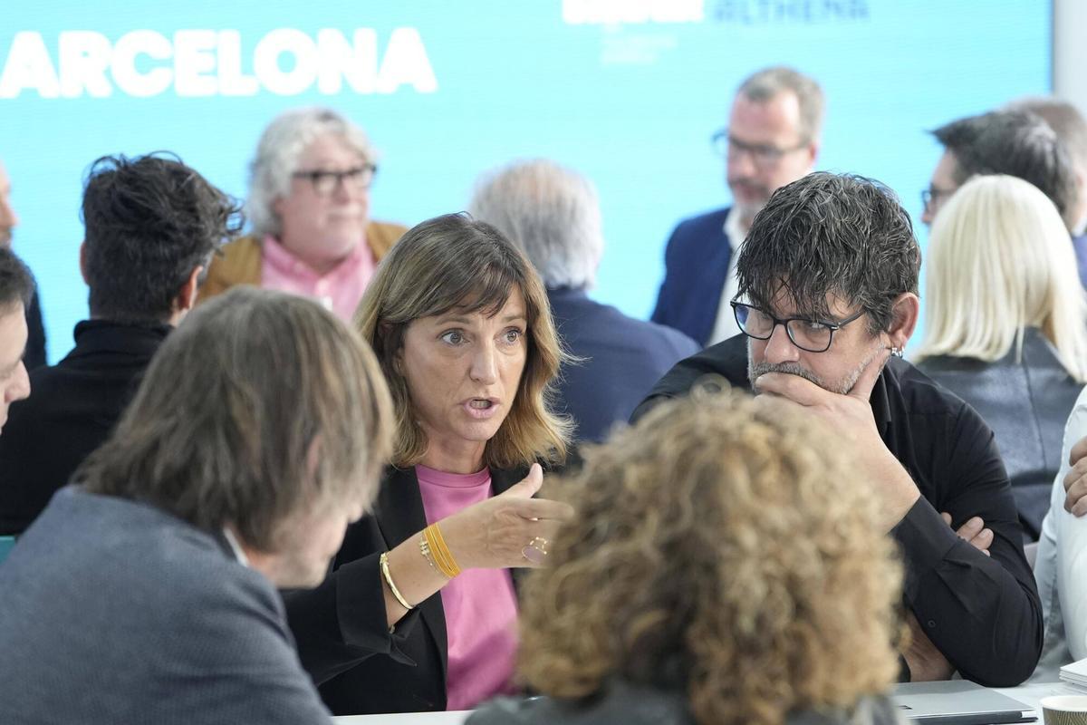 Barcelona 31/10/2025 Observatorio Social de la Vivienda , organizado por El Periódico en la sede de BeBartlet, en el que alcaldes y alcaldesas han debatido sobre la crisis de la vivienda en Catalunya En la foto, Glòria Freixa, diputada en el Parlament y José Manuel Caballol Director General de Hogar Si Fotografía de Ferran Nadeu
