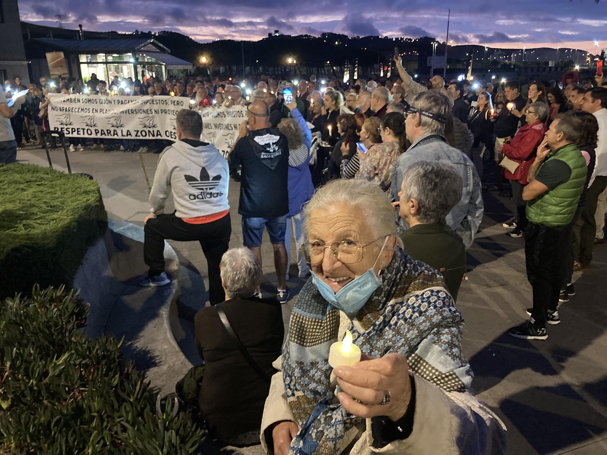 Manifestación de los vecinos de la zona oeste de Gijón