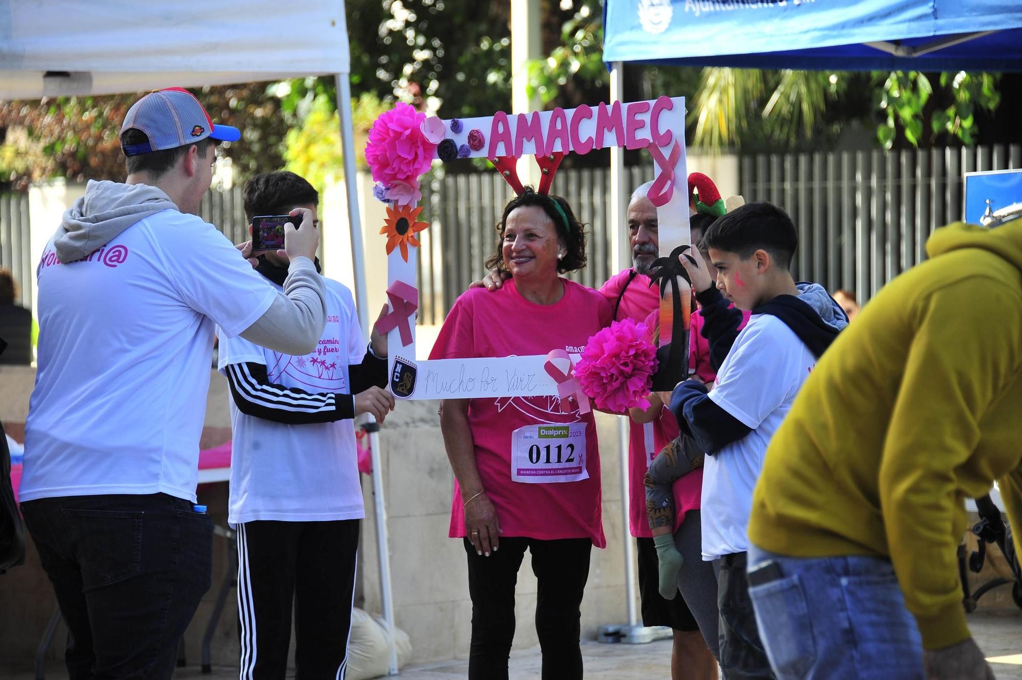 Una marea rosa imparable contra el cáncer de mama en Elche