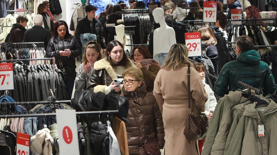 Ni lo intentes: este es el mecanismo que utilizan en Zara para evitar robos  en sus tiendas