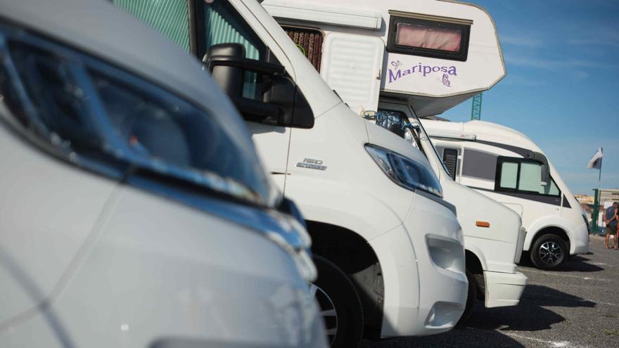 Manifestación de autocaravanas en frente de Ashotel