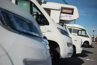 Manifestación de autocaravanas en frente de Ashotel