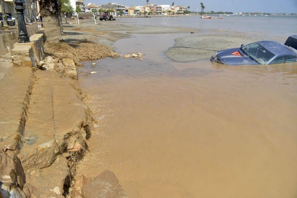 Lunes de limpieza en Los Alcázares y Los Urrutias