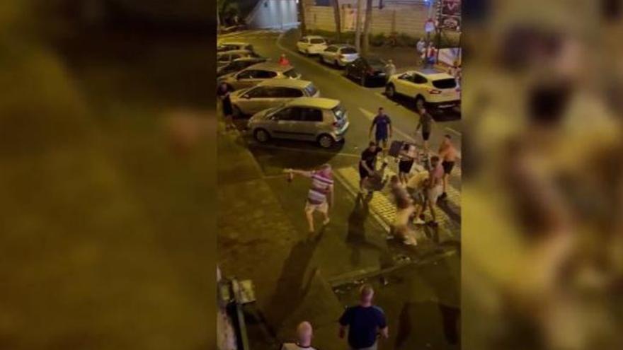 Una nueva batalla campal en Canarias &#039;deja por los suelos&#039; al ocio nocturno