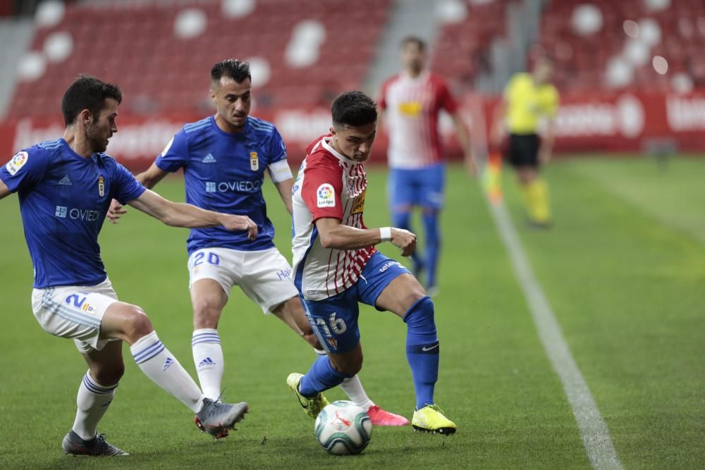 Fútbol: Así fue el Sporting-Oviedo disputado en El Molinón