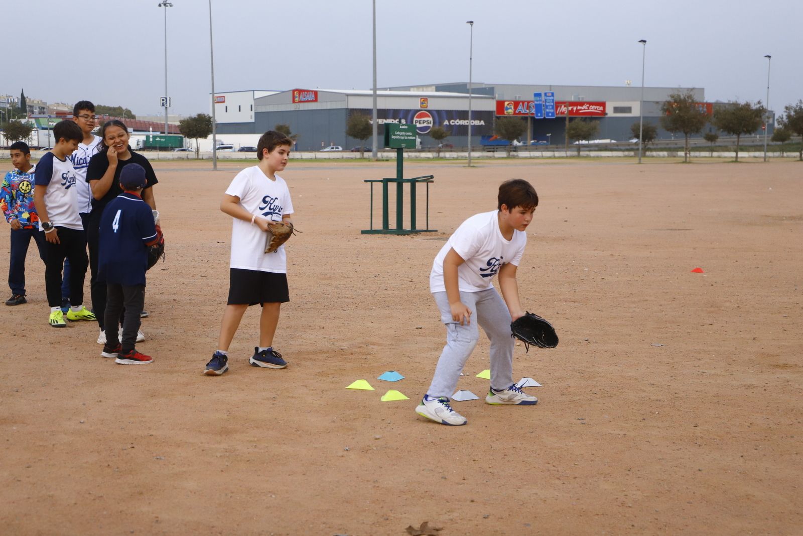 El béisbol une a cordobeses y migrantes en el club Kyrios
