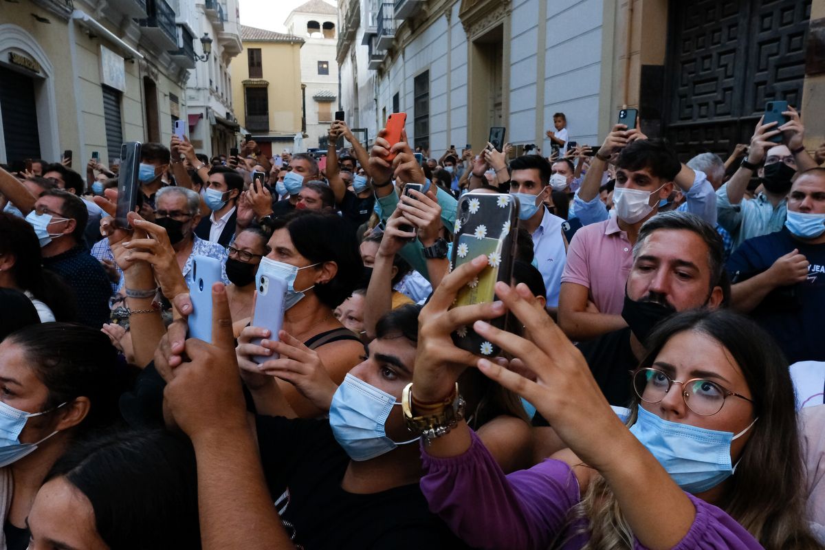 Madrugada de traslados para la veneración 'El Verbo Encarnado' en la Catedral